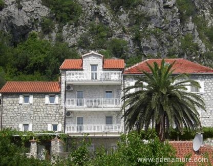 Apartmani Lipci, Privatunterkunft im Ort Morinj, Montenegro - Apartmani Lipci