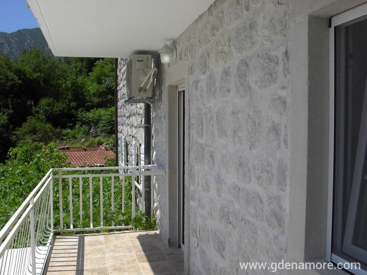 Apartmani Lipci, privatni smeštaj u mestu Morinj, Crna Gora
